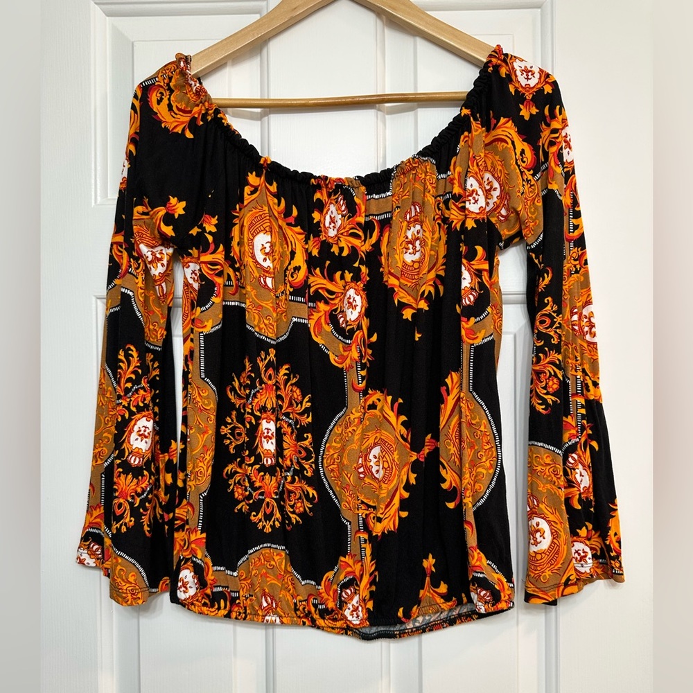 NWOT Women’s Shirt (Size M)